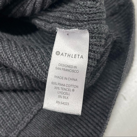 Athleta Gray Asymmetric Hem Side Slit Sweater Size Small Neutral Fall Outdoor - Picture 8 of 8